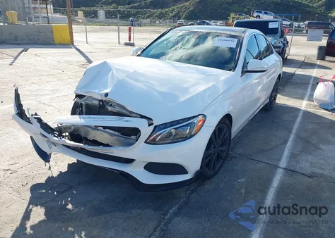 2015 Mercedes-Benz C 300 из США, поврежденный, VIN 55SWF4JB2FU071516